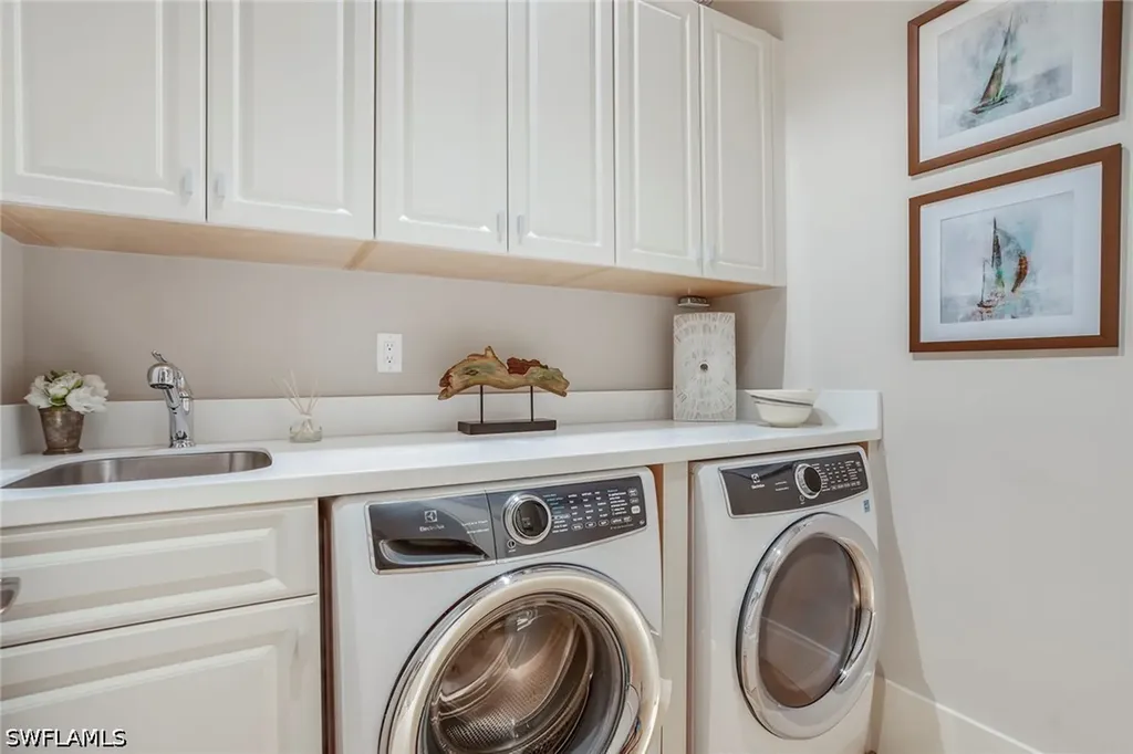 32 6th Street S Naples FL 34102