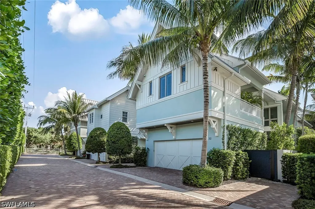 32 6th Street S Naples FL 34102