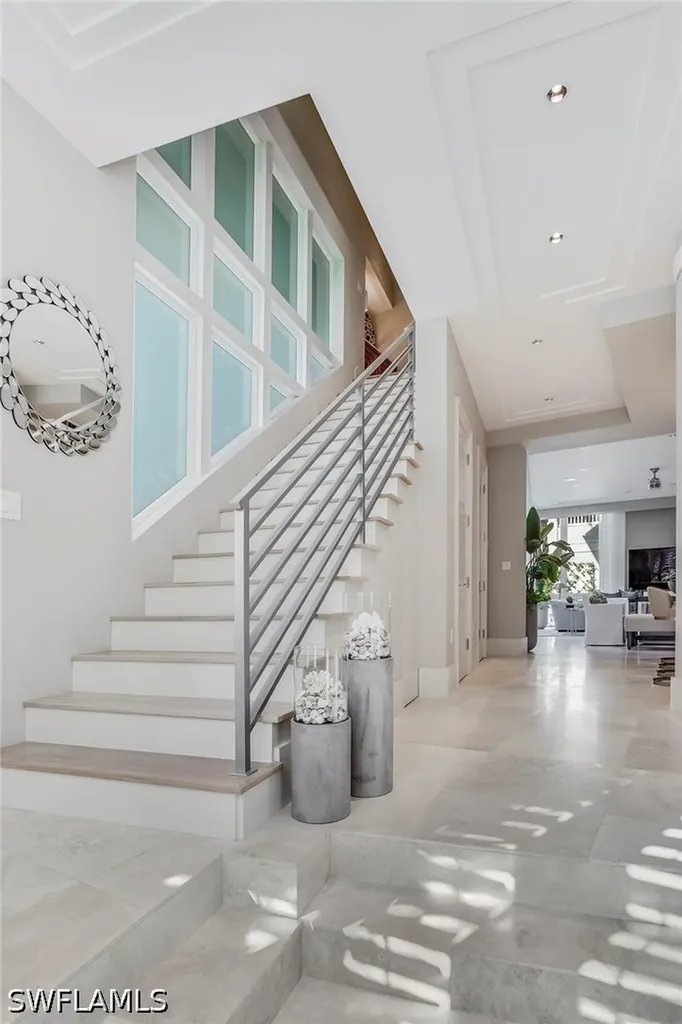 32 6th Street S Naples FL 34102