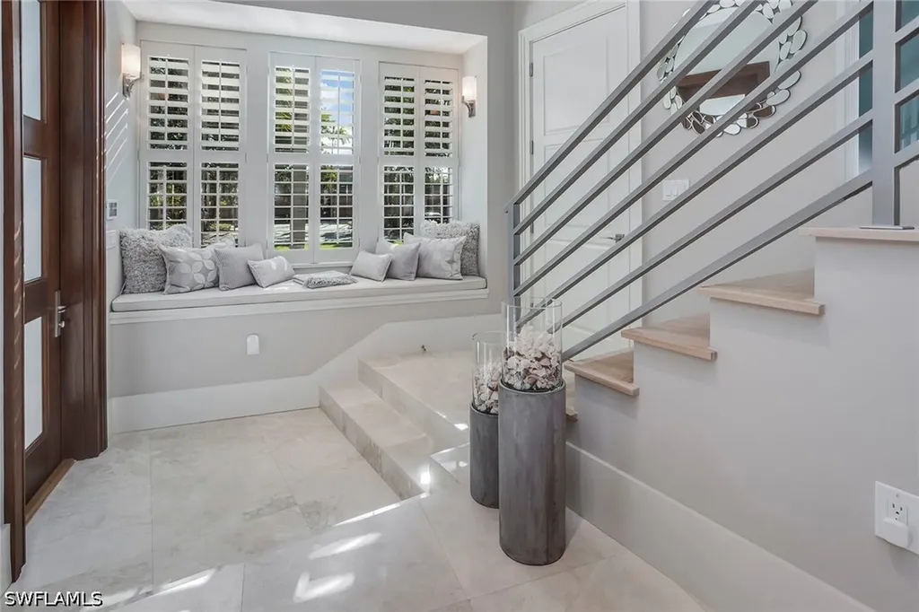 32 6th Street S Naples FL 34102