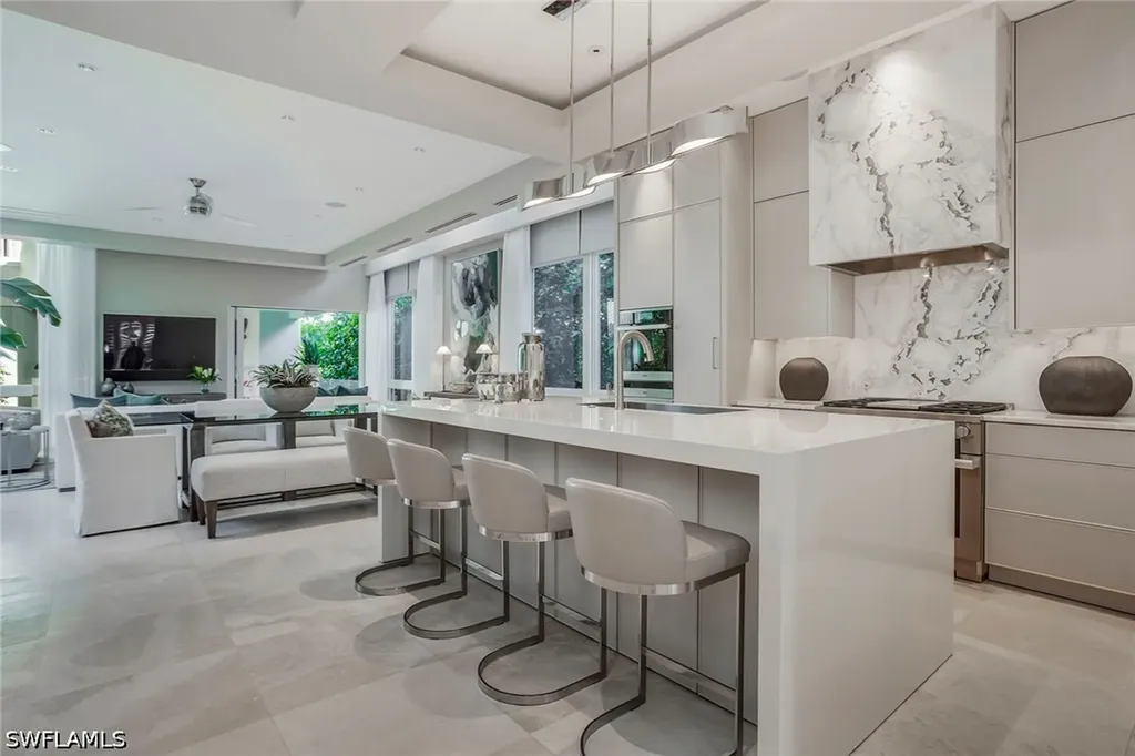32 6th Street S Naples FL 34102