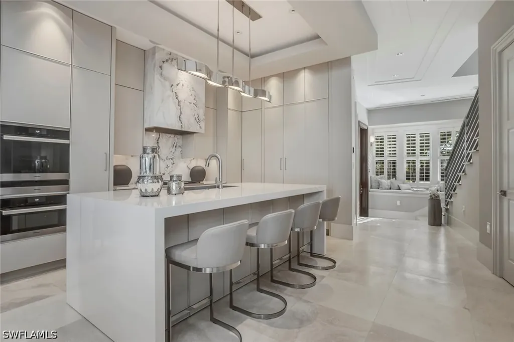 32 6th Street S Naples FL 34102