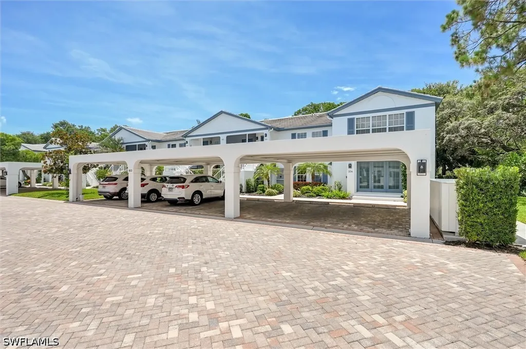 853 Tanbark Drive Naples FL 34108