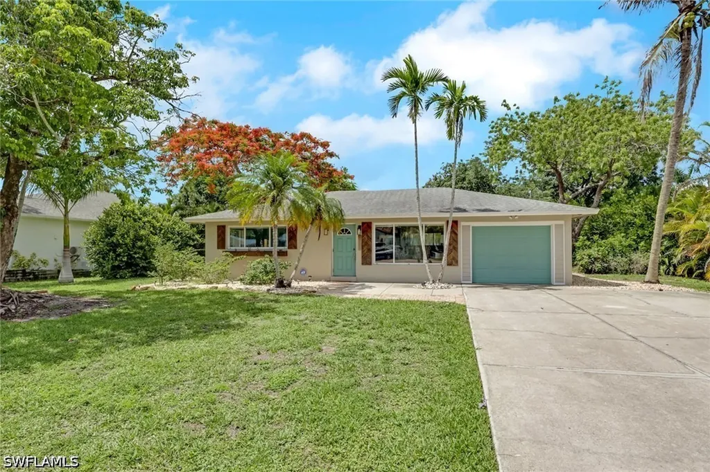 Bonita Springs FL, 10271 Carolina Street