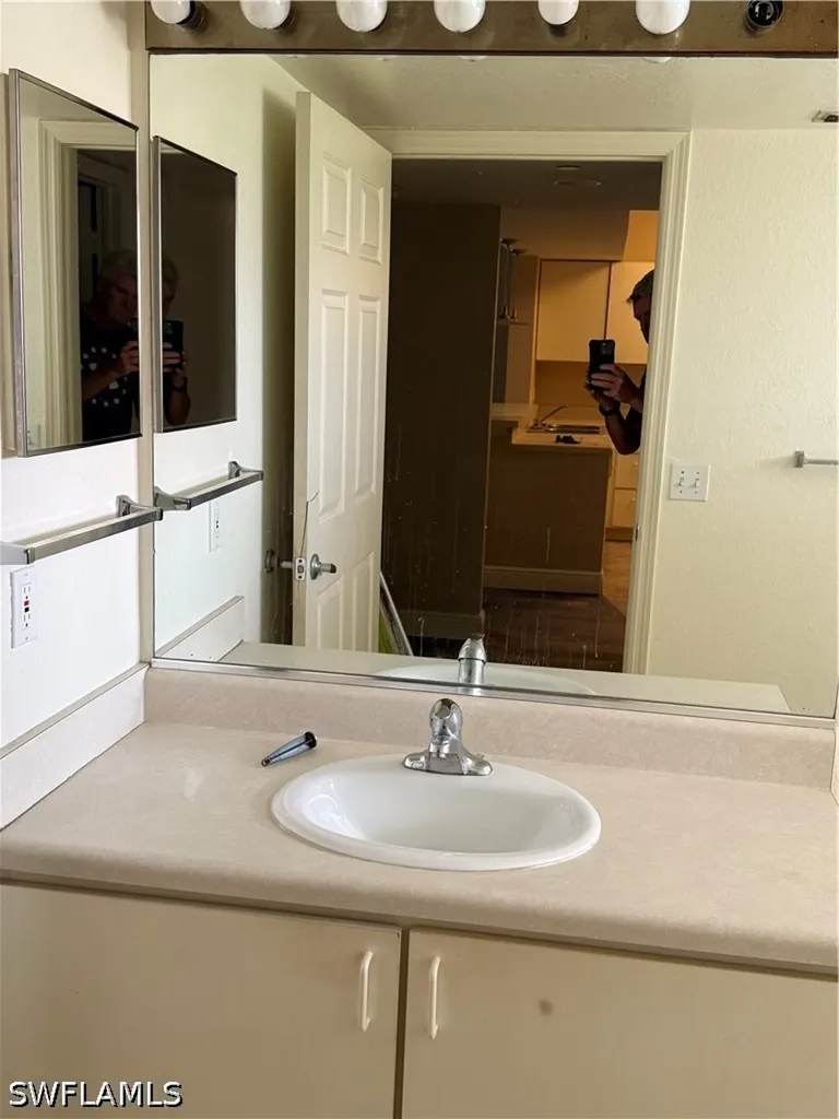 8275 Key Royal Circle Naples FL 34119