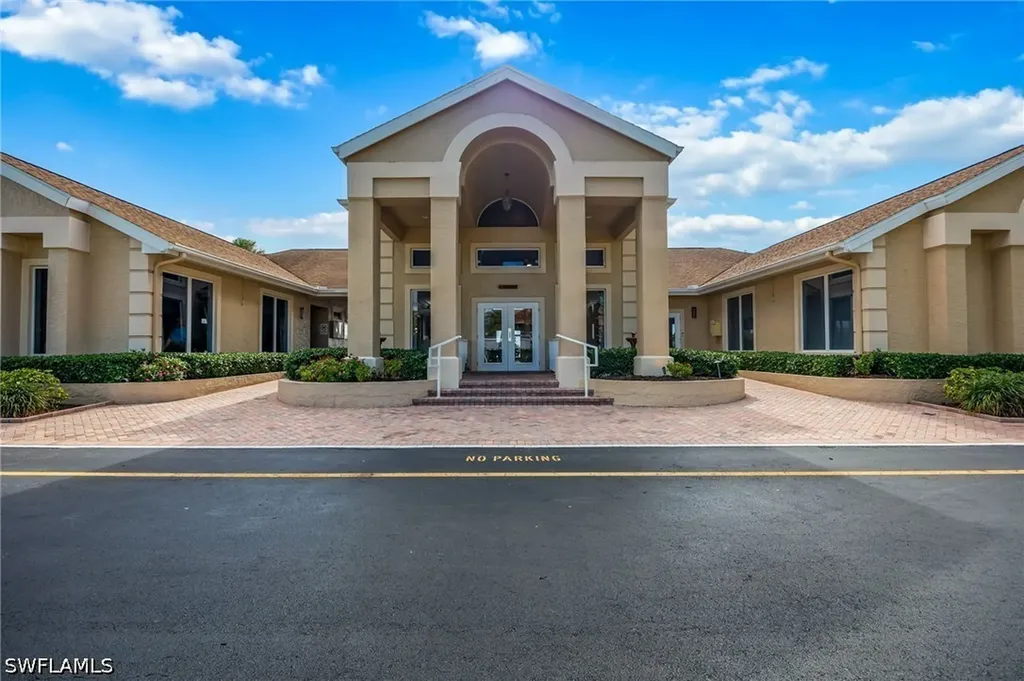 2232 Piccadilly Court Naples FL 34112