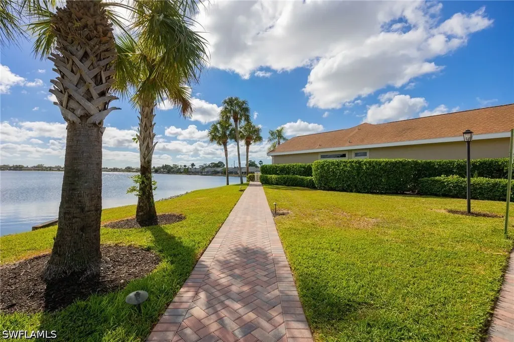 2232 Piccadilly Court Naples FL 34112