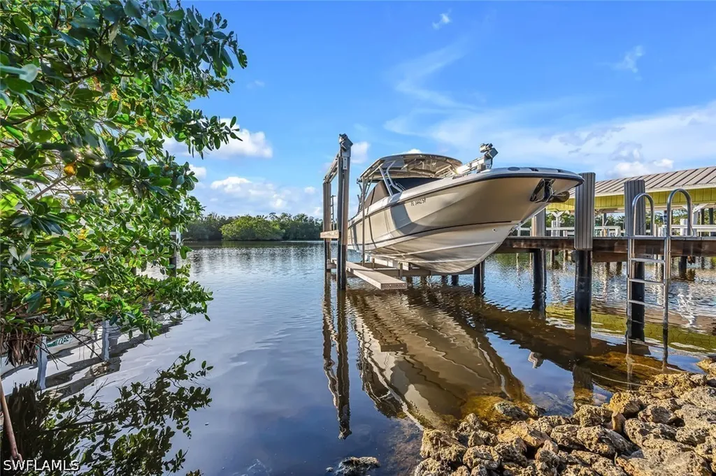 3254 Lakeview Drive Naples FL 34112