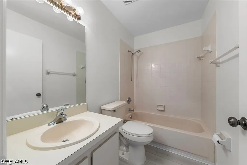 9265 Lake Park Drive Fort Myers FL 33919