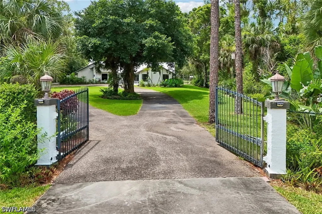 Naples FL, 4980 Tamarind Ridge Drive