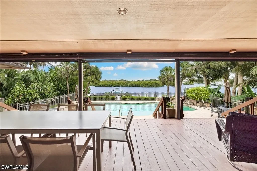3695 Gordon Drive Naples FL 34102