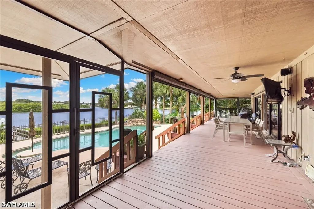 3695 Gordon Drive Naples FL 34102