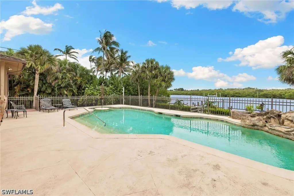 3695 Gordon Drive Naples FL 34102