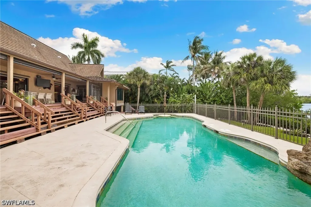 3695 Gordon Drive Naples FL 34102