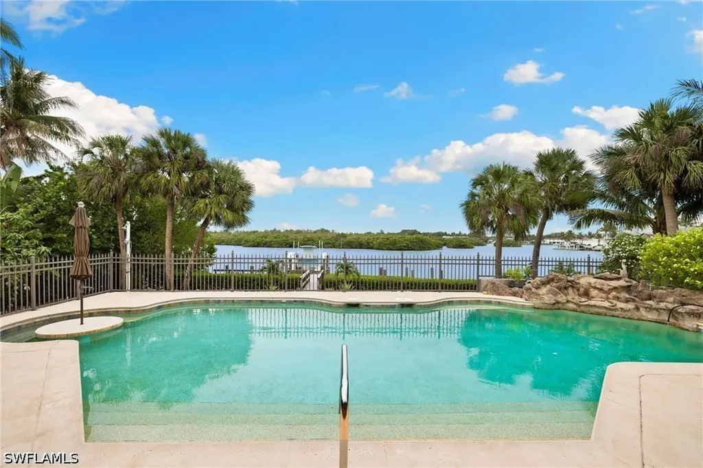 3695 Gordon Drive Naples FL 34102