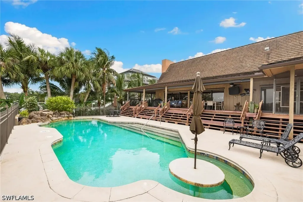 3695 Gordon Drive Naples FL 34102