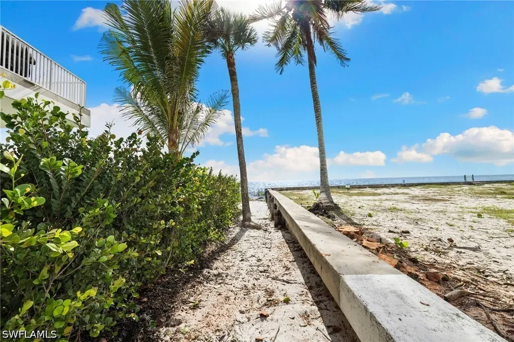 3695 Gordon Drive Naples FL 34102