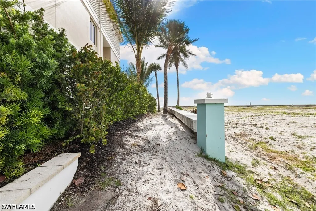 3695 Gordon Drive Naples FL 34102