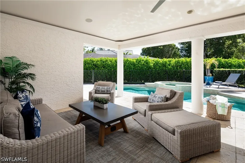 420 Palm Circle E Naples FL 34102