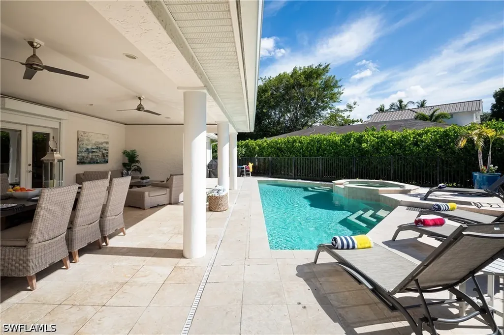 420 Palm Circle E Naples FL 34102