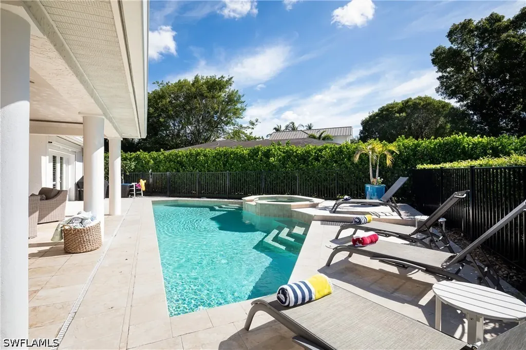 420 Palm Circle E Naples FL 34102