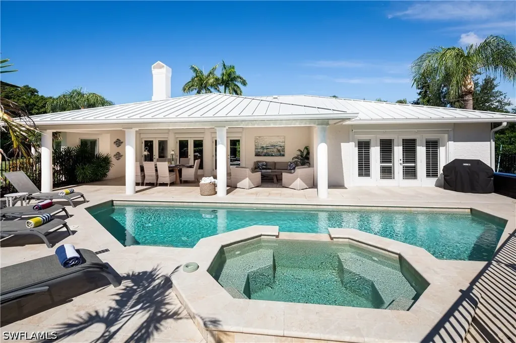420 Palm Circle E Naples FL 34102