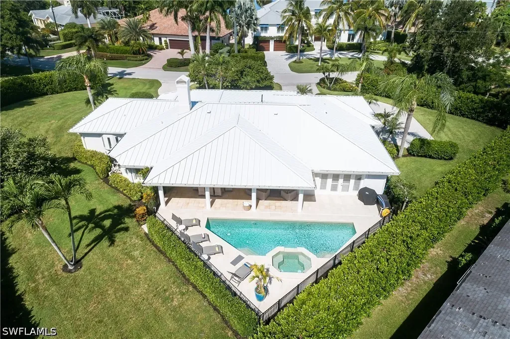 420 Palm Circle E Naples FL 34102
