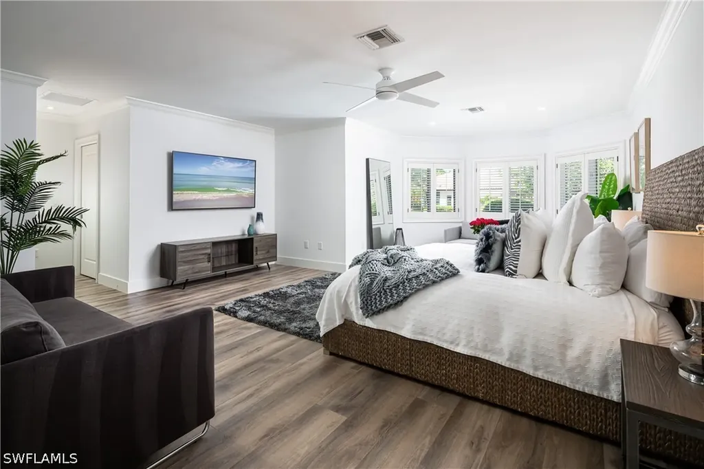 420 Palm Circle E Naples FL 34102