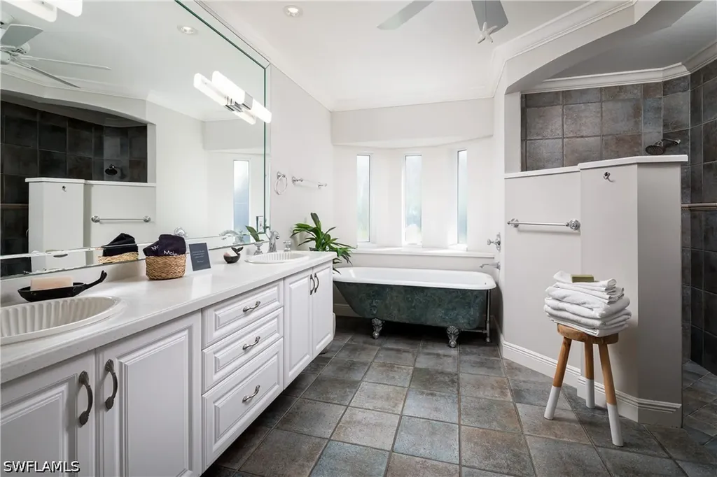 420 Palm Circle E Naples FL 34102
