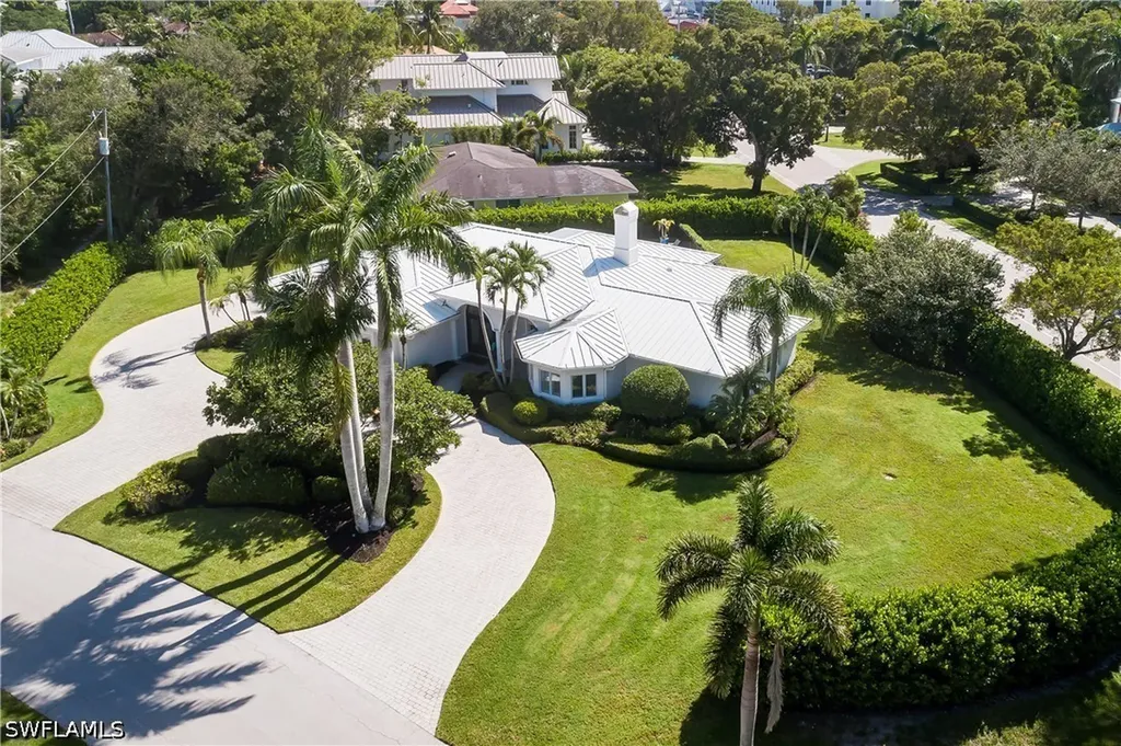 420 Palm Circle E Naples FL 34102
