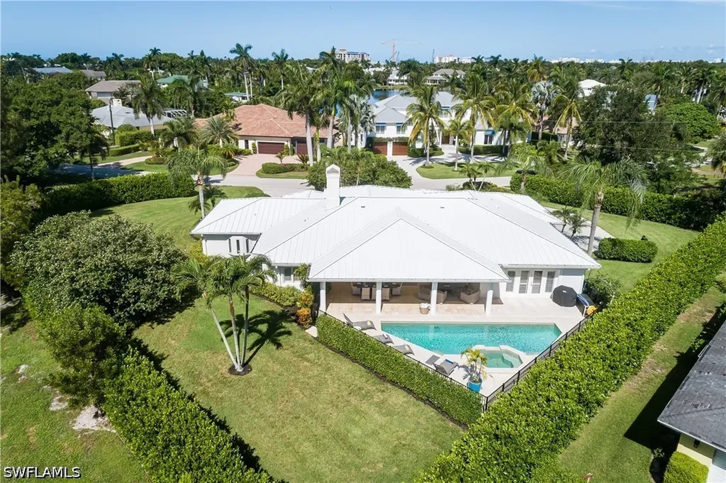 420 Palm Circle E Naples FL 34102