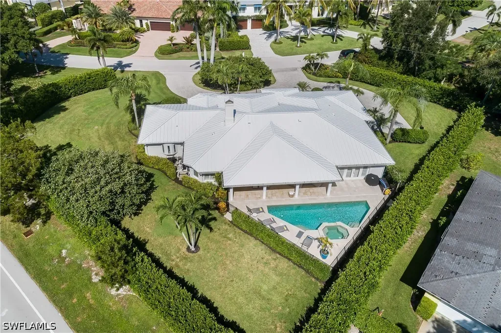 420 Palm Circle E Naples FL 34102