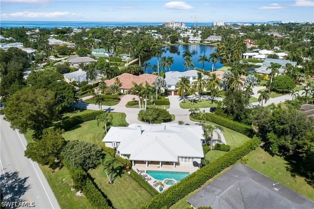 420 Palm Circle E Naples FL 34102