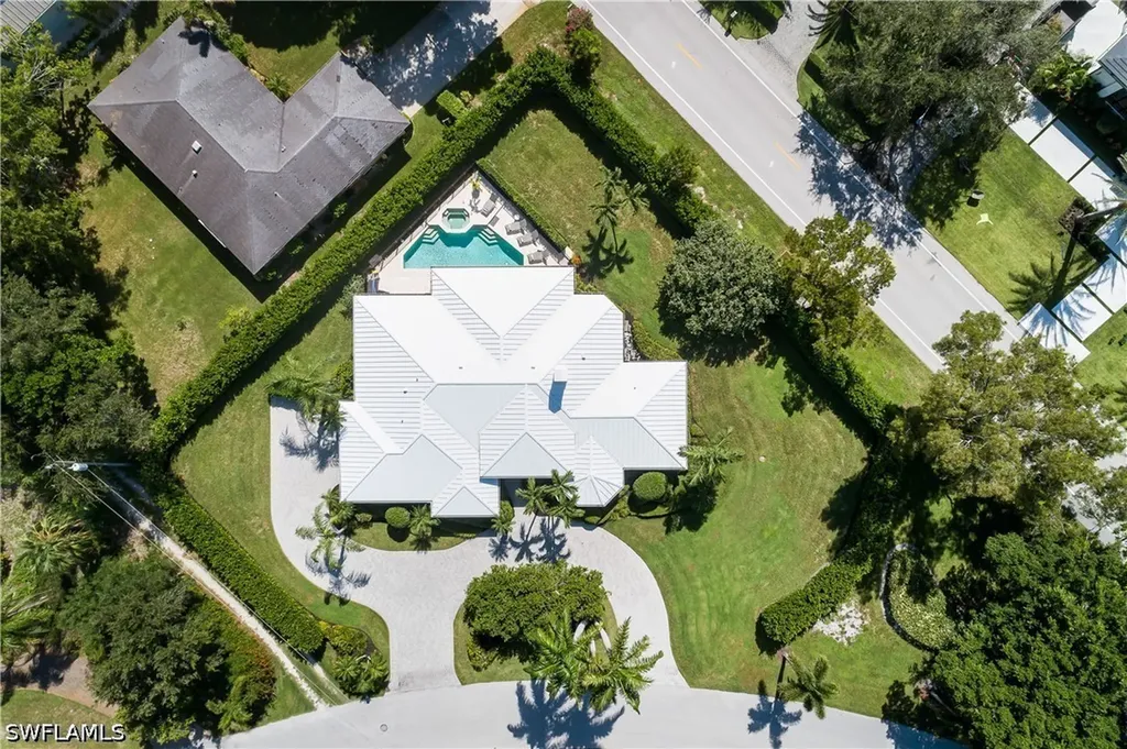 420 Palm Circle E Naples FL 34102
