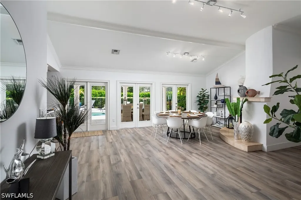 420 Palm Circle E Naples FL 34102