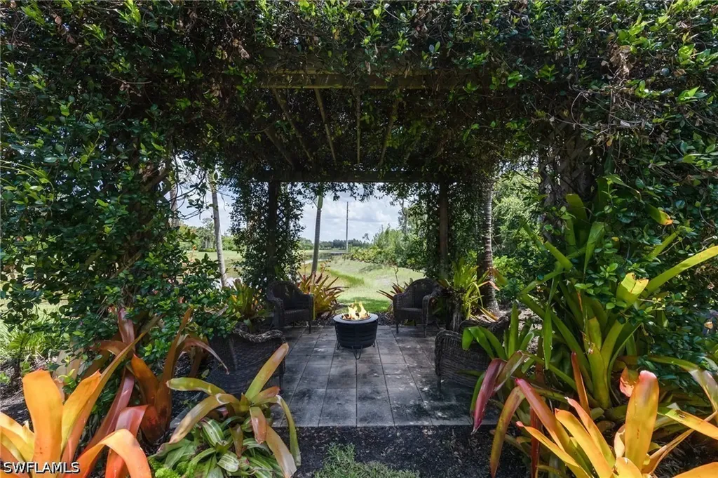 3335 Pacific Drive Naples FL 34119