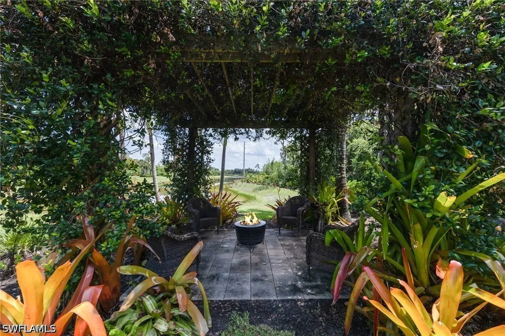 3335 Pacific Drive Naples FL 34119