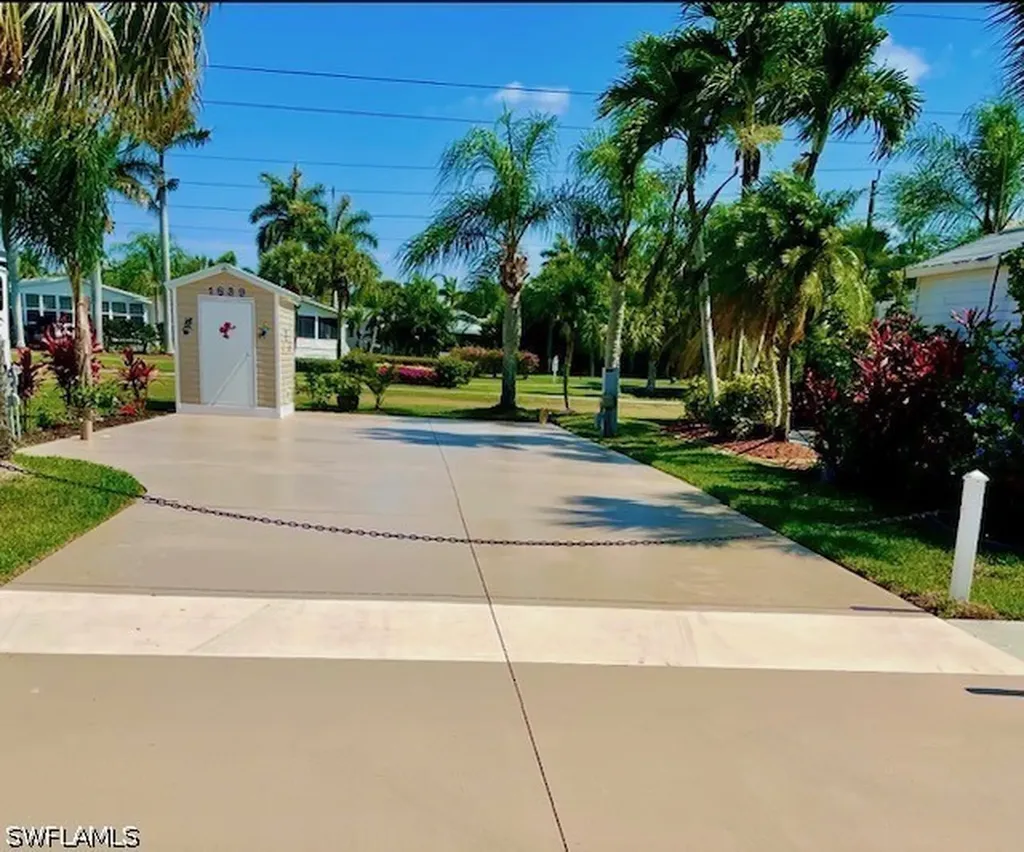 1639 Diamond Lake Circle Naples FL 34114