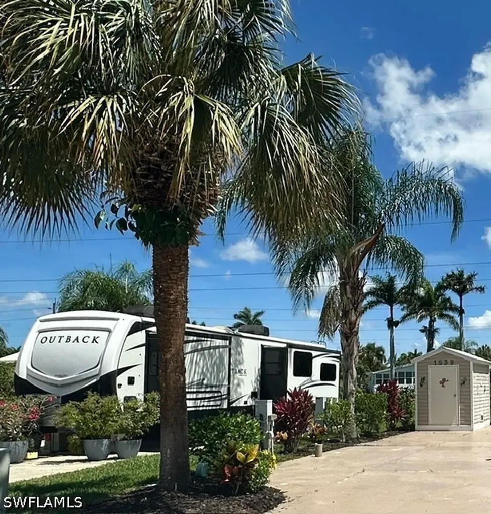 1639 Diamond Lake Circle Naples FL 34114