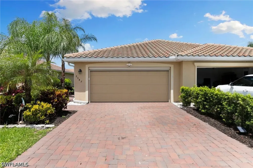 2547 Vine Avenue Naples FL 34120