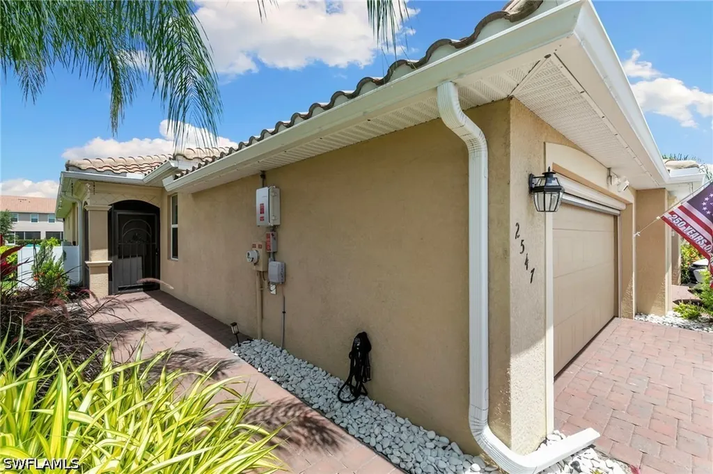 2547 Vine Avenue Naples FL 34120