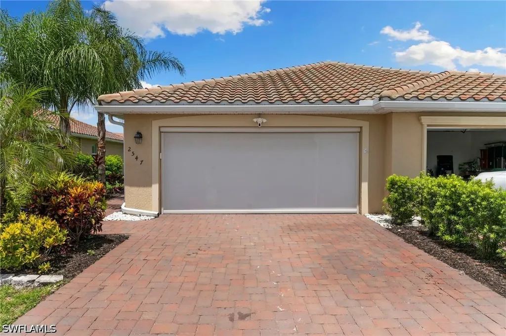 2547 Vine Avenue Naples FL 34120