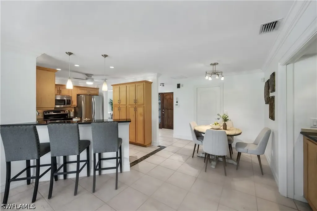 675 Pompano Drive Naples FL 34110