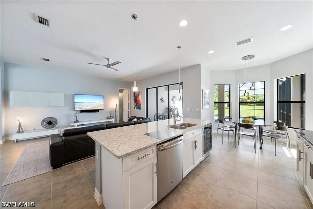3264 Pacific Drive Naples FL 34119
