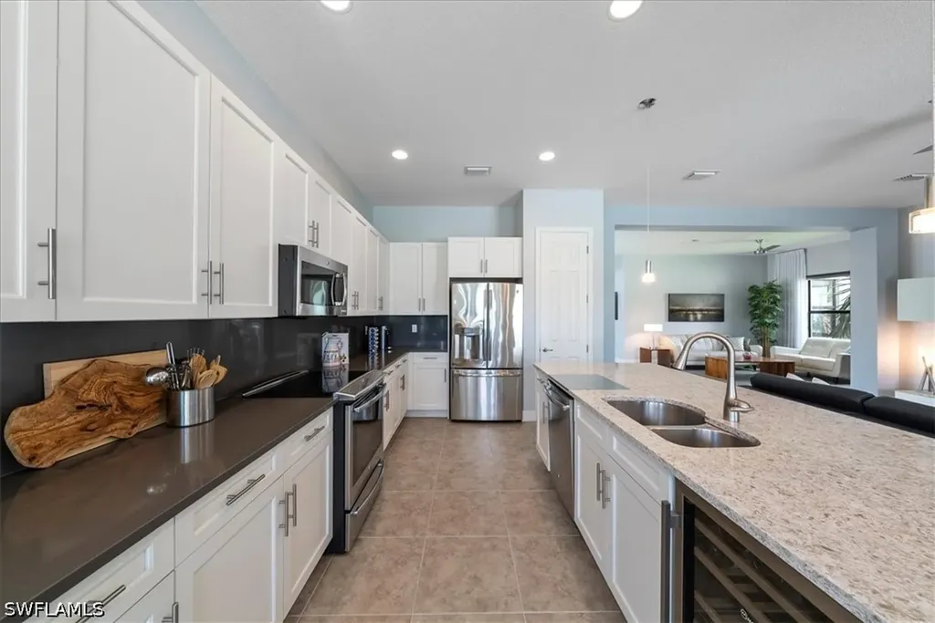 3264 Pacific Drive Naples FL 34119