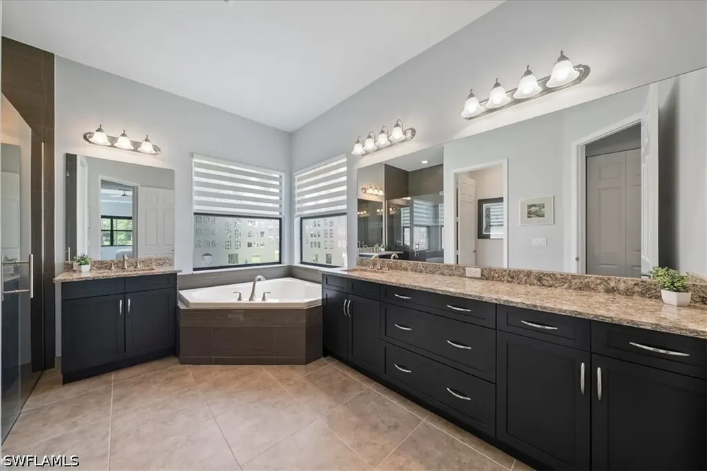 3264 Pacific Drive Naples FL 34119