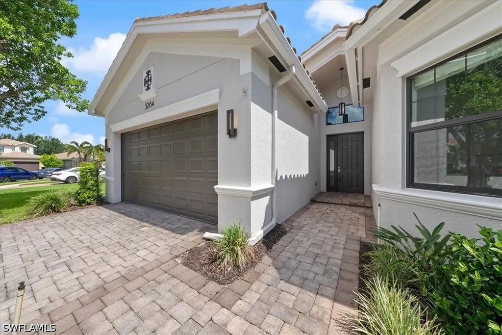 3264 Pacific Drive Naples FL 34119