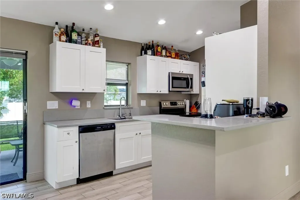 1317 NE 4th Place Cape Coral FL 33909