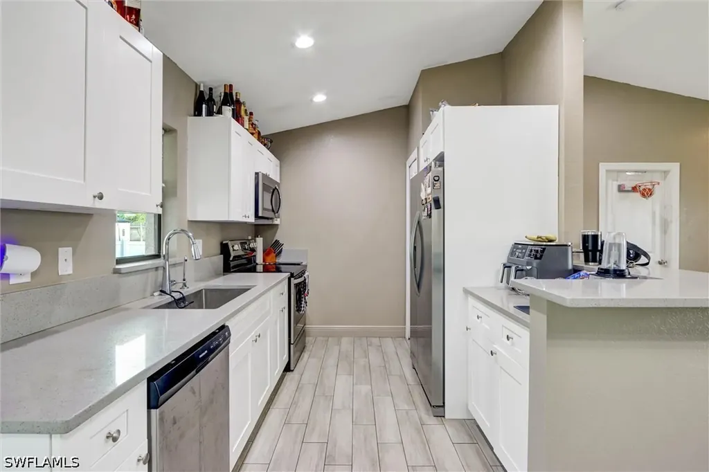 1317 NE 4th Place Cape Coral FL 33909