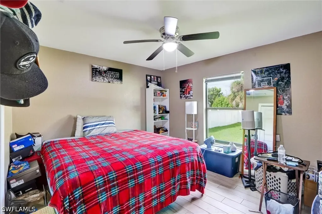 1317 NE 4th Place Cape Coral FL 33909
